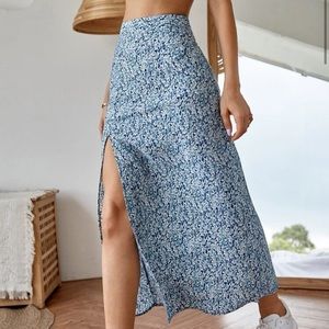 Blue floral midi maxi skirt with slit, size S.